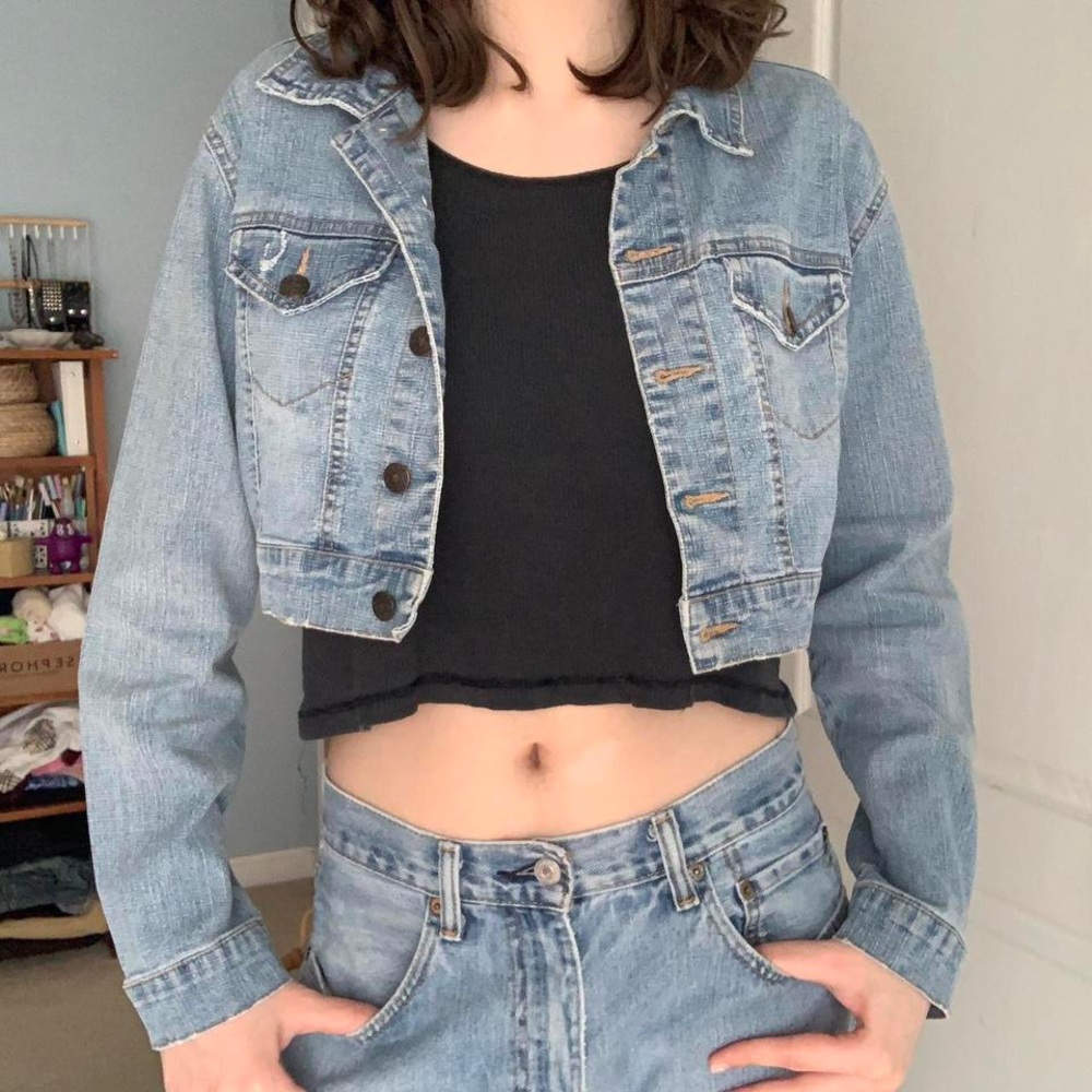 COPY - distressed light wash cropped denim jean jacket by star